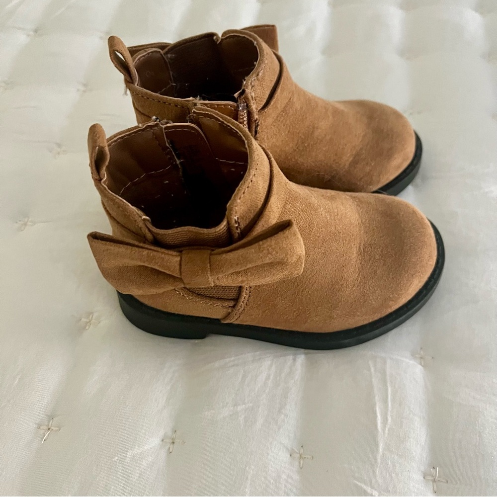 Toddler girls booties. Gap size 5
